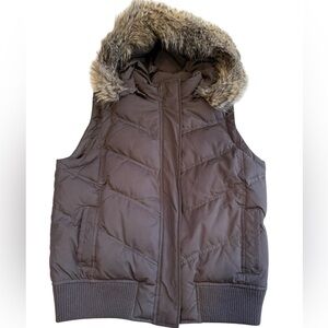 GAP Puffer Vest with Faux Fur Hood Brown Size M Down Fill Y2K Style